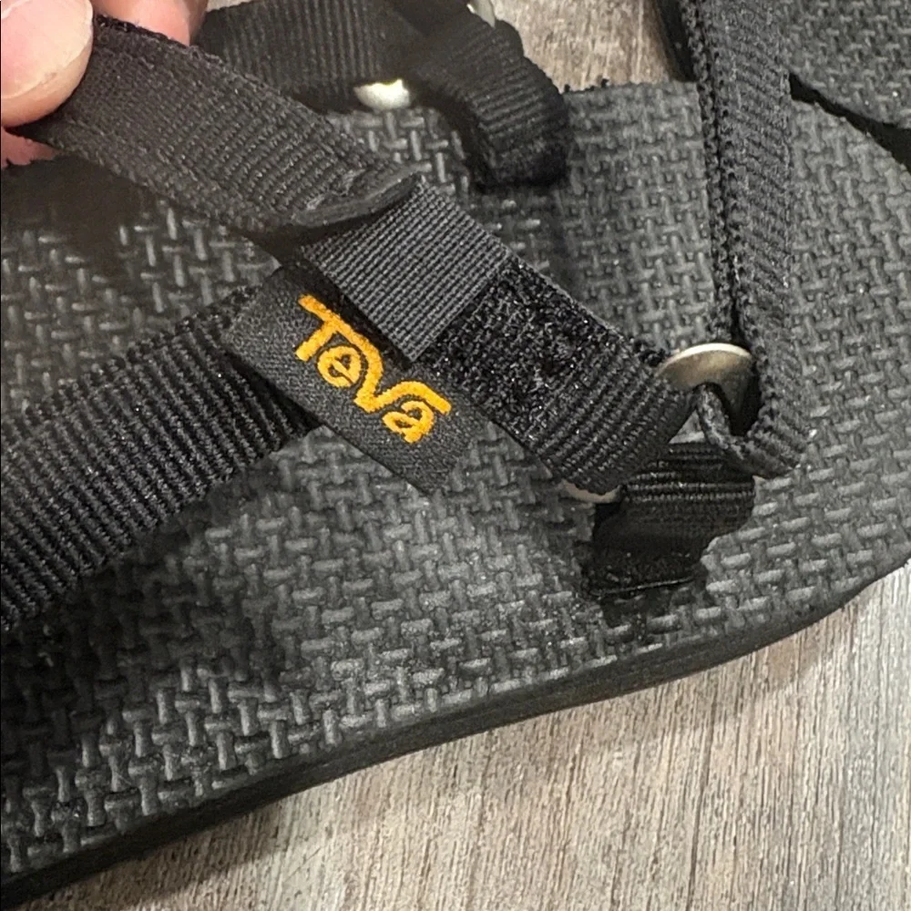 Teva Black slim strap Velcro Sandals size 6 - Picture 3 of 6